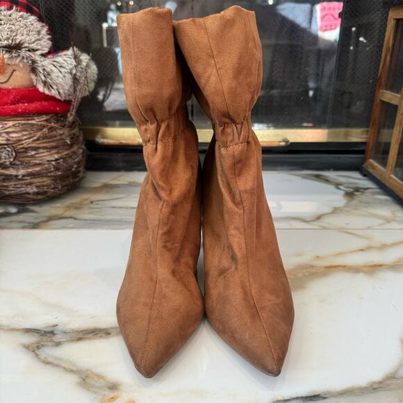 Express Women’s Paper Bag Top Camel Faux Suede Ankle Boots Pumps Heels size 9 - Picture 7 of 8
